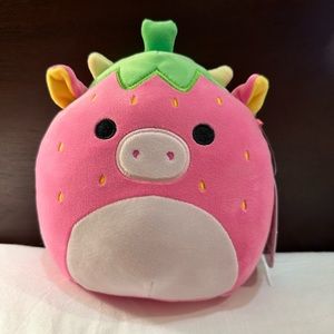 NWT 8” Cleary the strawberry 🍓 cow Squishmallow